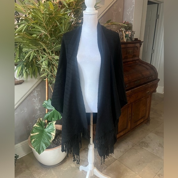 Croft and Barrow ladies black wrap very good condition no imperfections one size - Picture 2 of 8